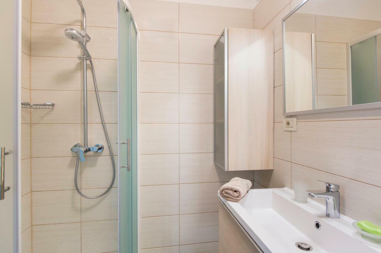 Apartment Dora Rabac Exteriör bild